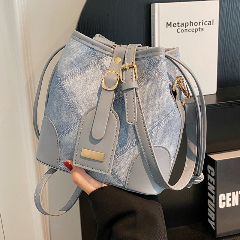 小包包女2025新款时尚爆款单肩斜挎包高级质感小众设计菱格水桶包