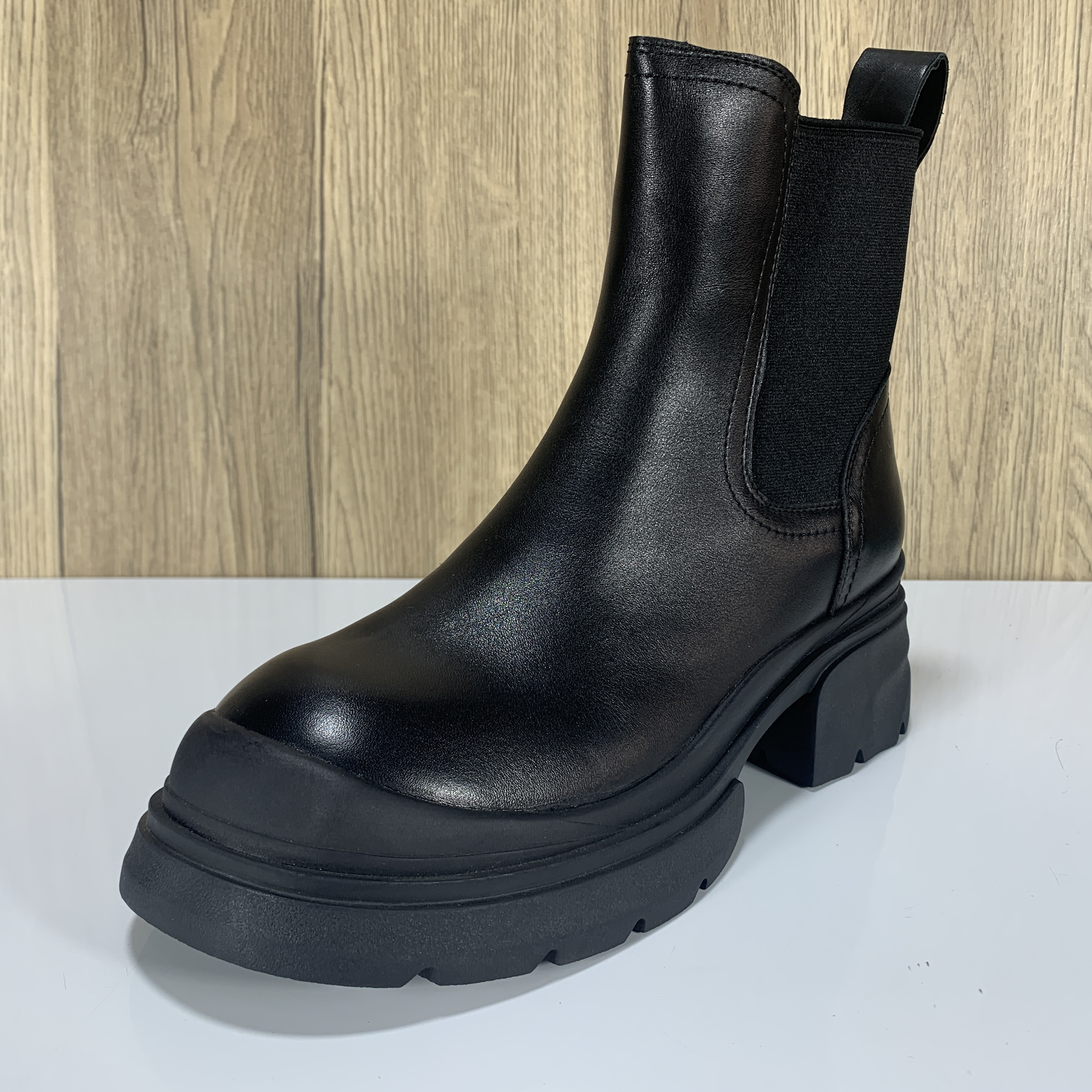 头层牛皮马丁靴~撤柜断码真皮女