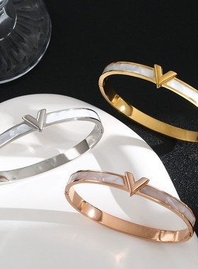 字母手镯小众钛钢不掉色ins女