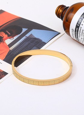 跨境新款钛钢手镯女创意阿拉伯长城图案回纹网格不锈钢卡扣手环