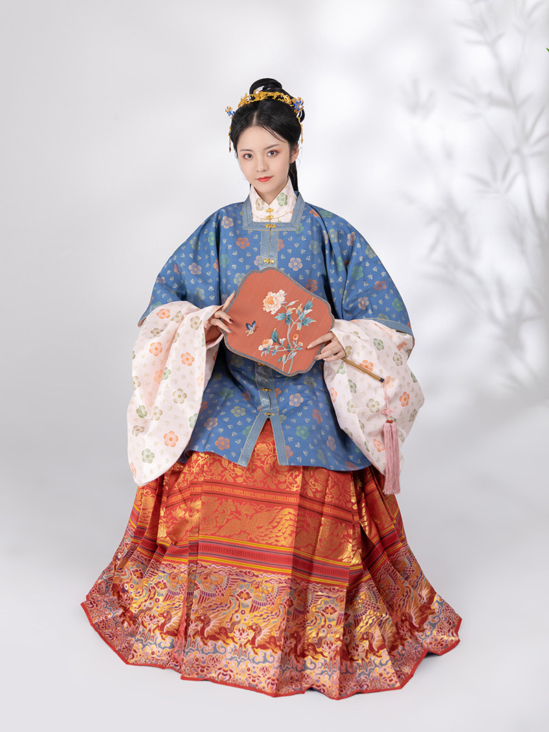 汉客丝路明制汉服定制  梅花蜂蝶织金妆花缎竖领对襟窄袖方领半袖