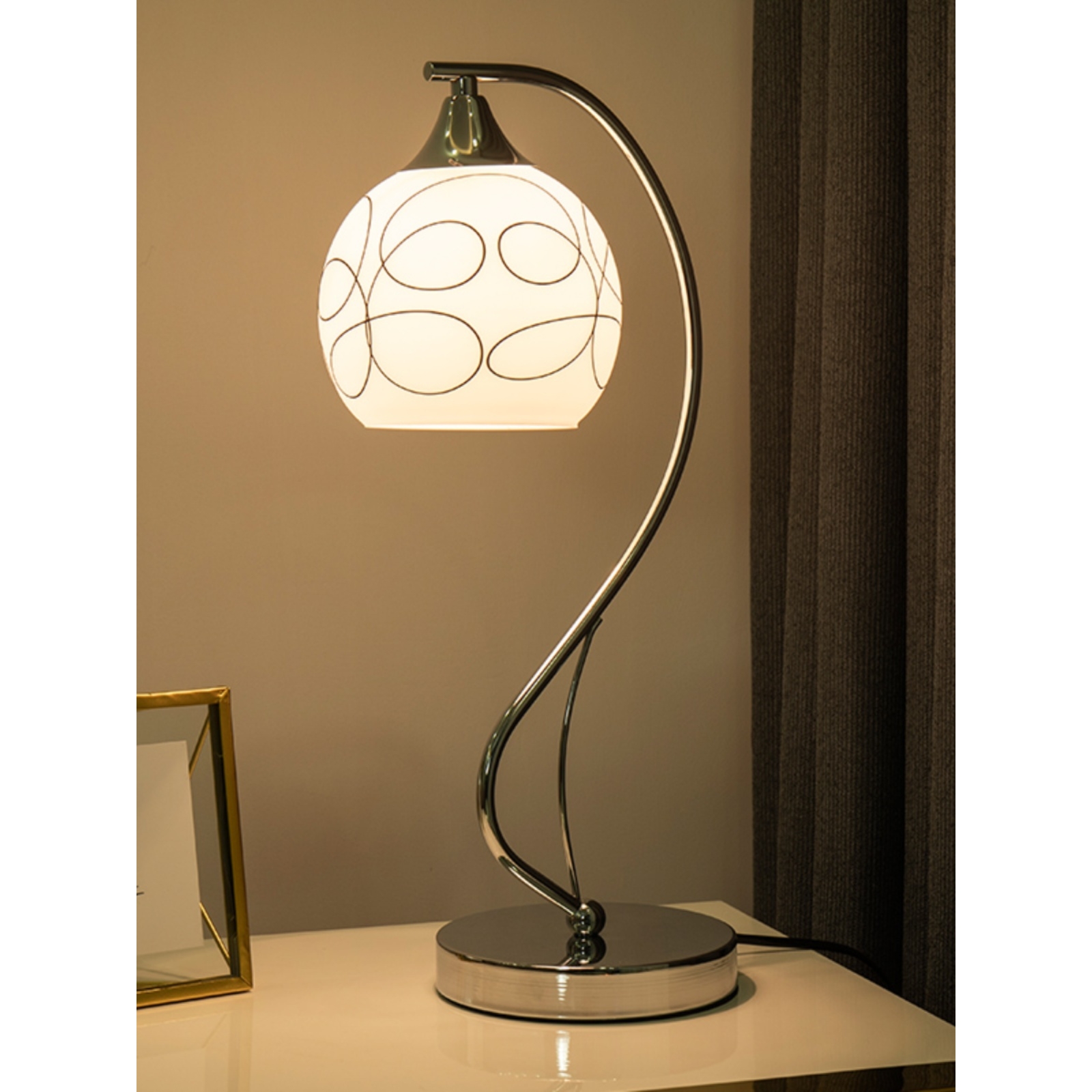 欧普台灯卧室床头创意家用简约现代学习护眼结婚礼物插电摇控喂奶