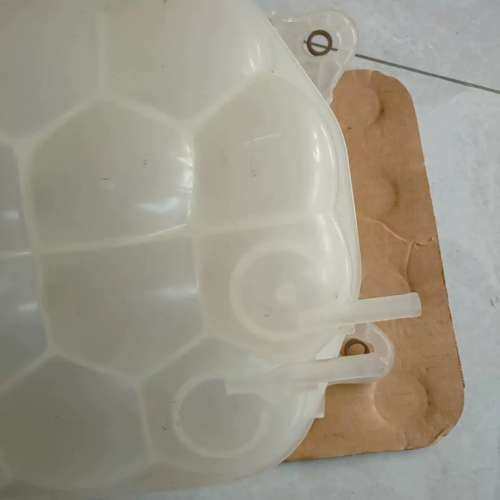 检修挖掘机冷却液补水壶 发动机散热器防冻液罐jcb副水箱 JS3详询,电子元器件市场,其它元器件,淘宝优惠券,粉丝福利购,淘宝优惠卷