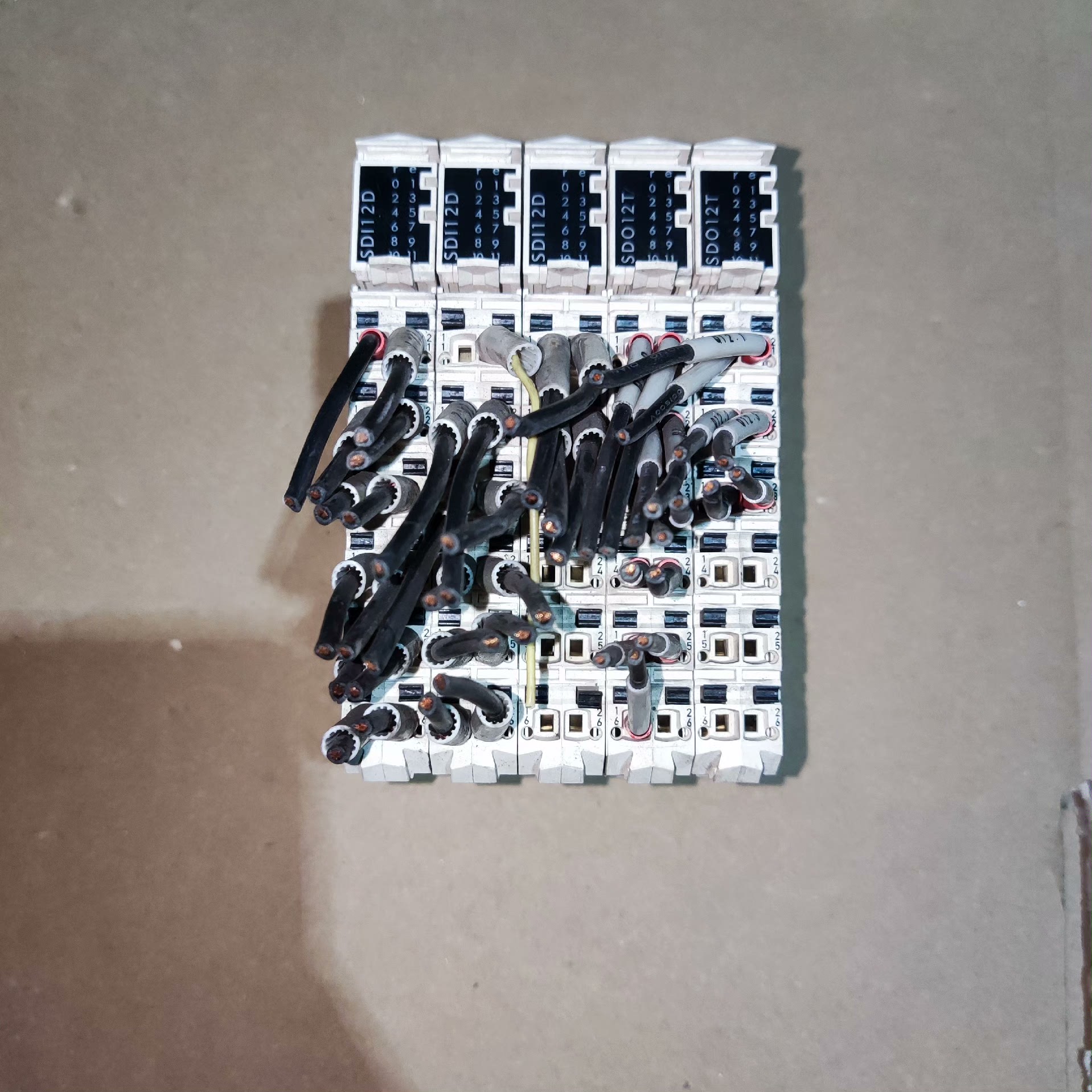 施耐德PLC模块TM5SDI12D议价下单