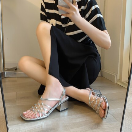 欧洲站法式绝美中跟复古编织罗马配裙子的银色凉鞋女款2026新款夏