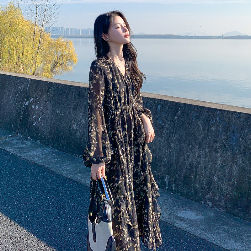 黑色V领碎花连衣裙女设计感赫本风别致高腰显瘦A字裙2025春秋新款,女装连衣裙,浙宝159