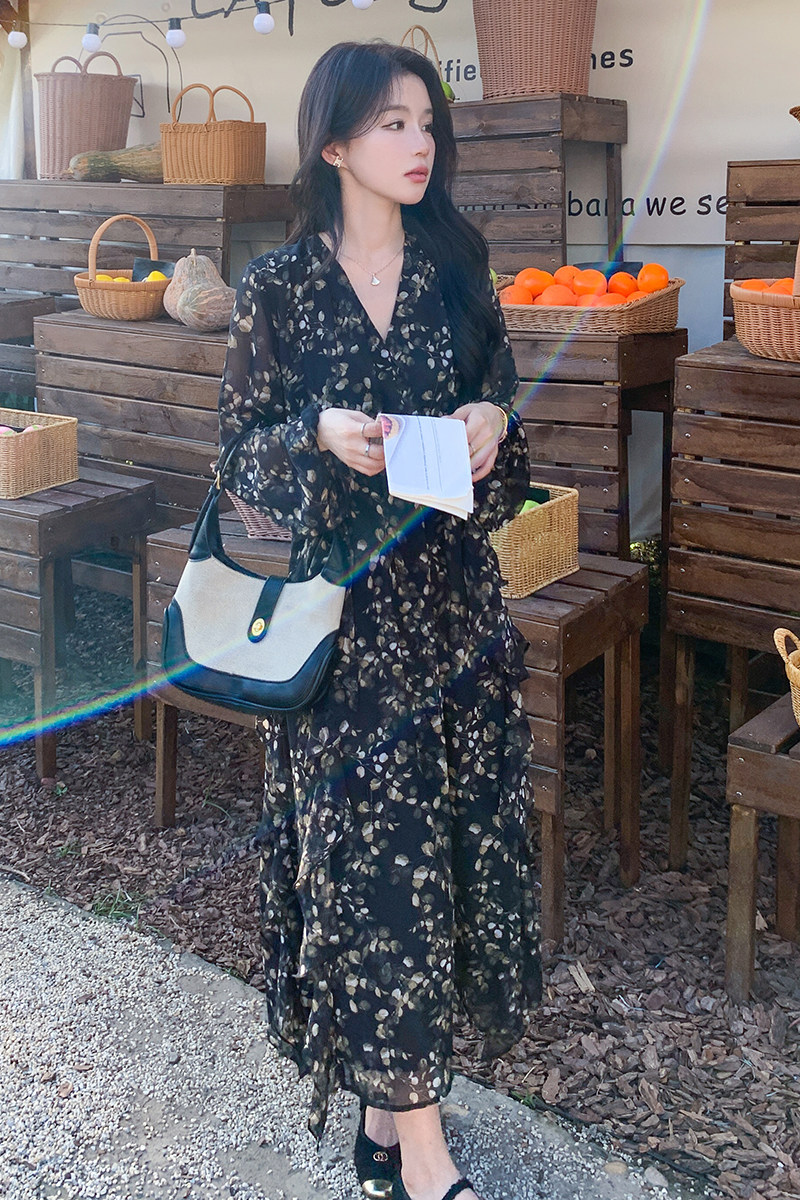 黑色V领碎花连衣裙女设计感赫本风别致高腰显瘦A字裙2025春秋新款,商品下架区,浙宝159