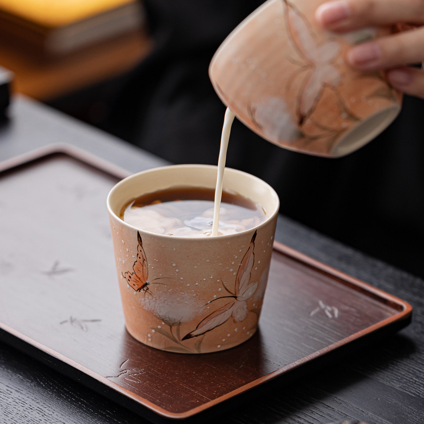 精致手绘橙色蝴蝶猪口杯高颜值办公室咖啡杯茶杯可乐杯功夫茶具