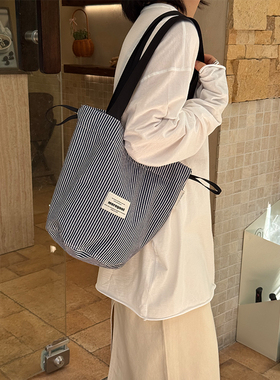 MOREGOOL 25/FW 原创大容量蓝色条纹抽绳水桶包 百搭单肩帆布包