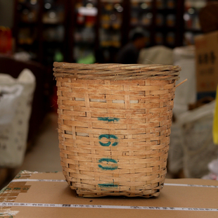 三鹤牌1601原种六堡茶1Kg箩装 木质香梧州茶厂2004年陈化