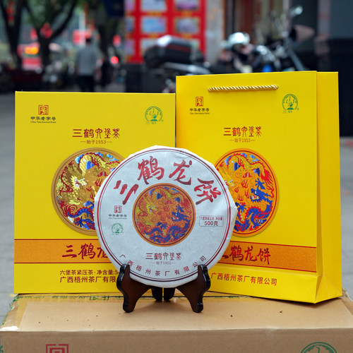 500克一盒六堡茶三鹤龙饼