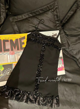 小众设计 23秋季 优雅气质 重工亮片荷叶边拼接吊带连衣裙小黑裙