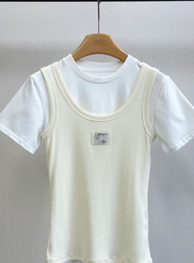小众设计 25夏 俏皮青春 字母徽章贴布撞色圆领假两件背心短袖T恤