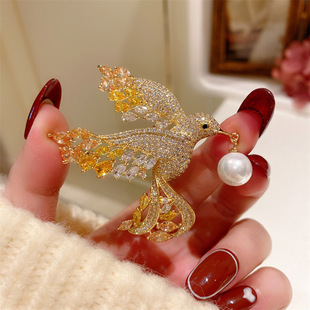 凤凰珍珠 高档重工超闪满钻气质小鸟胸针女铜镀18K金贝珠胸花别针