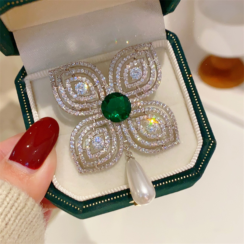 法国原创设计进口5A锆石胸针