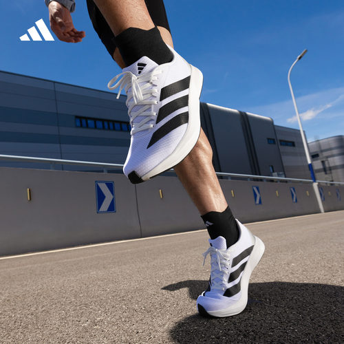 阿迪达斯超轻缓震训练备赛跑步鞋