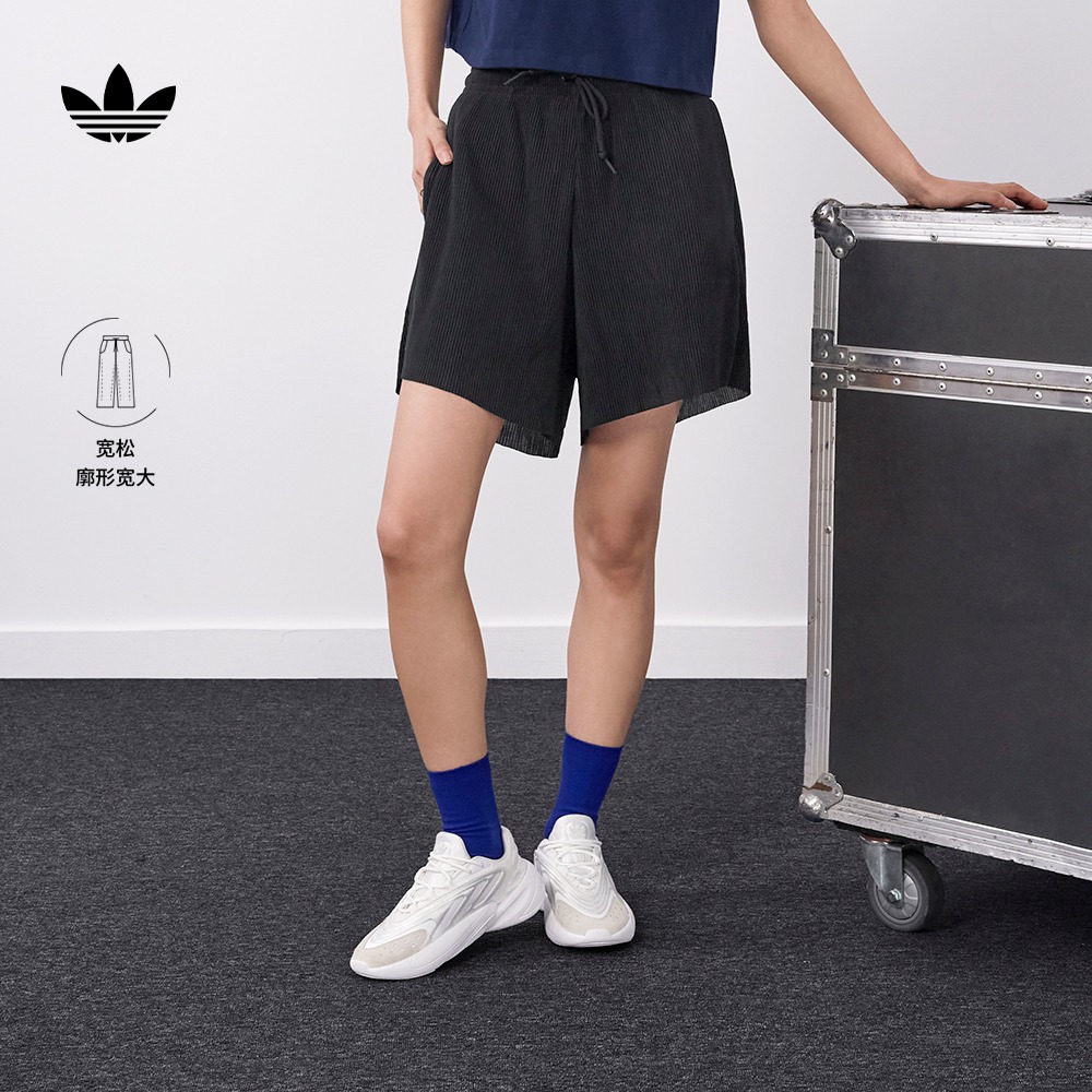adidas阿迪达斯官方三叶草女装宽松居家褶皱运动休闲短裤HF7543