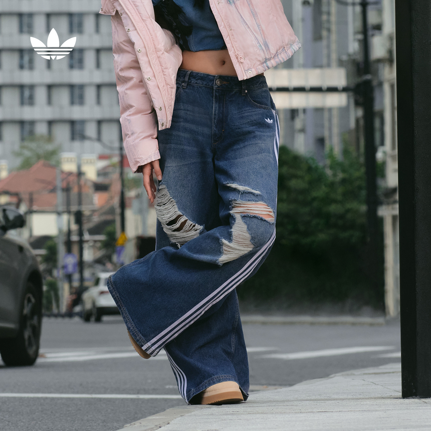 阿迪达斯三叶草女宽松舒适牛仔裤