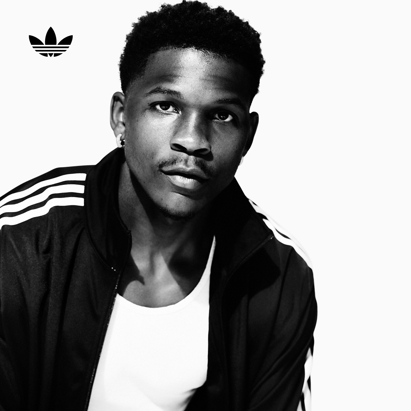 明星同款阿迪达斯三叶草外套