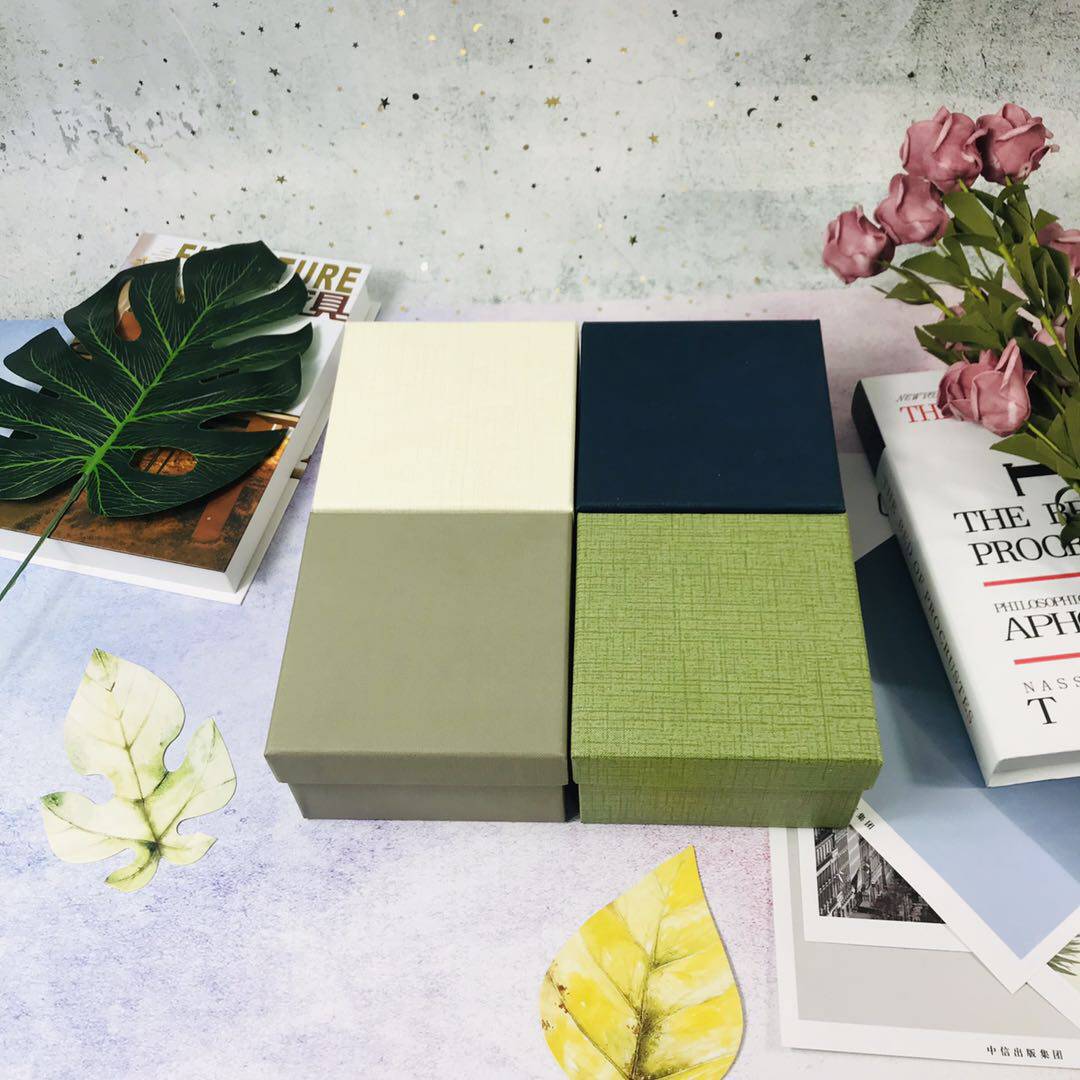 【四色盒】妇女节礼物盒礼品正方形大小号韩版首饰口红手镯包装盒