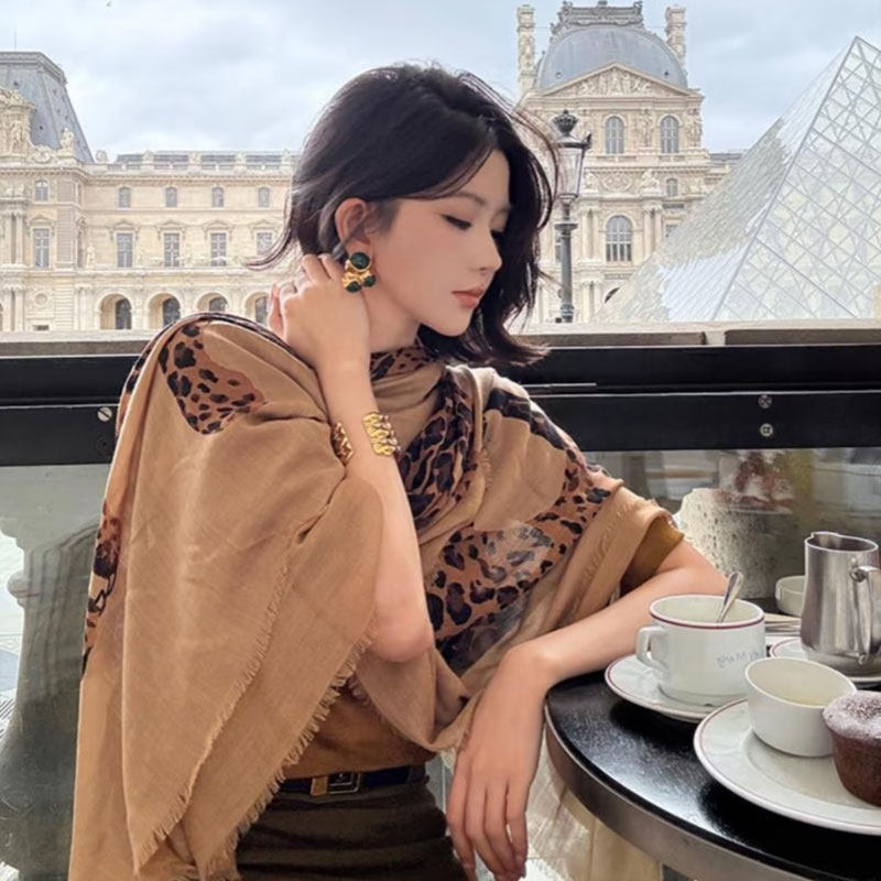 新款时尚大牌风格气质百搭棉质感丝毛金钱豹装饰空调披肩围巾丝巾