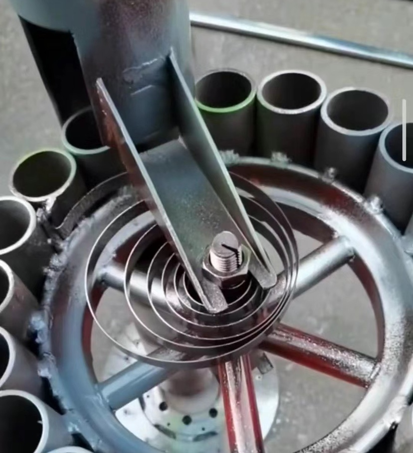 二脚踢弹簧神奇自动旋转连放器陀螺归回位弹盘簧大高弹力弹黄发条