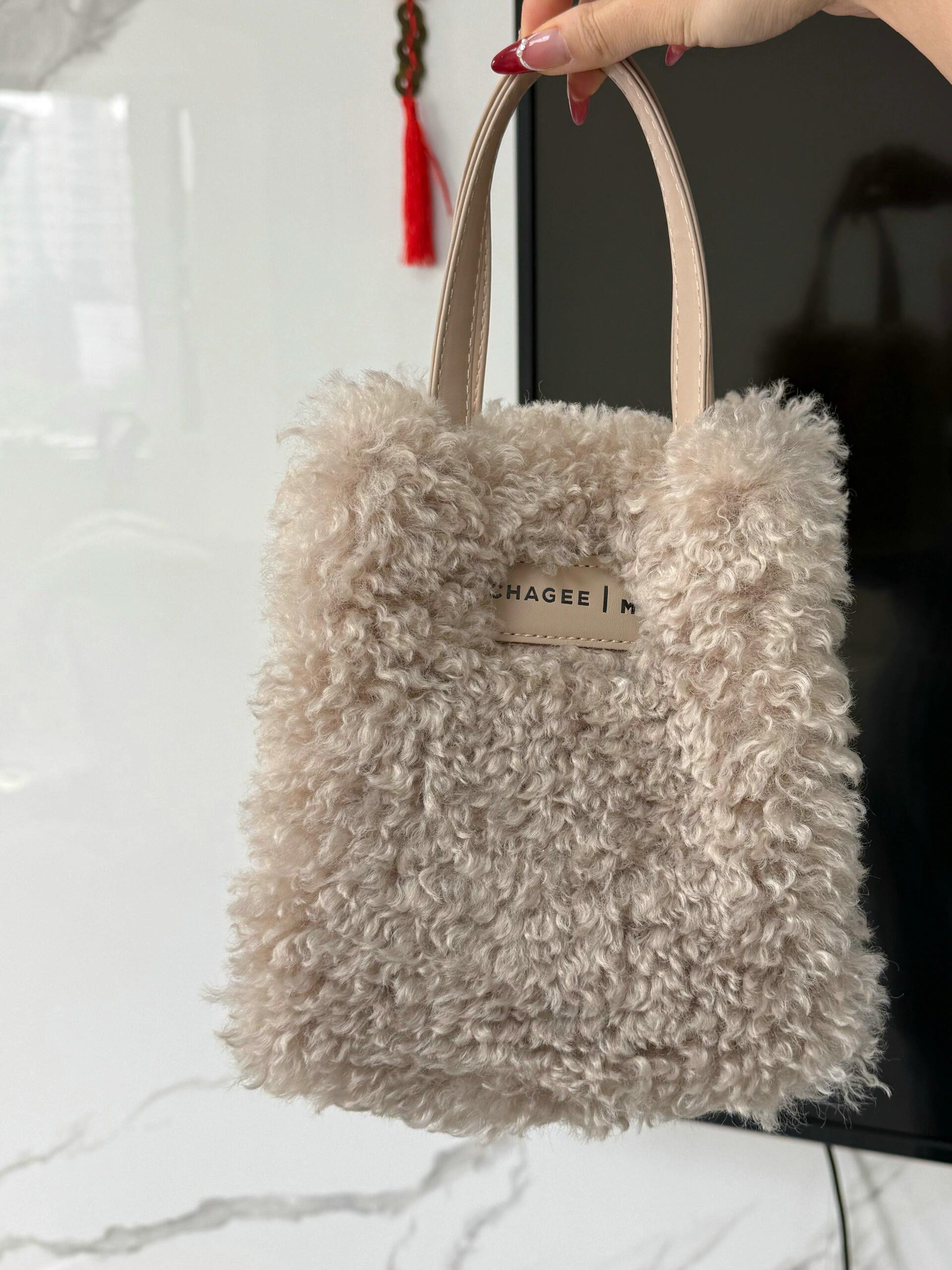 正品代购霸王茶姬上海限定联名浦东美术馆棕色毛绒包包,模玩/动漫/周边/娃圈三坑/桌游,动漫挂件/文具,淘宝优惠券,粉丝福利购,淘宝优惠卷