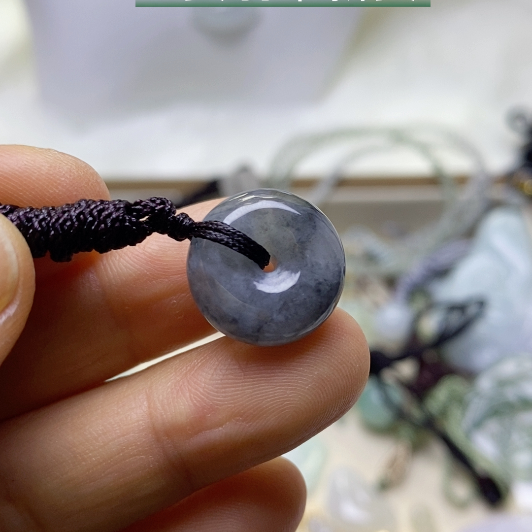 翡翠乌鸡小面包扣