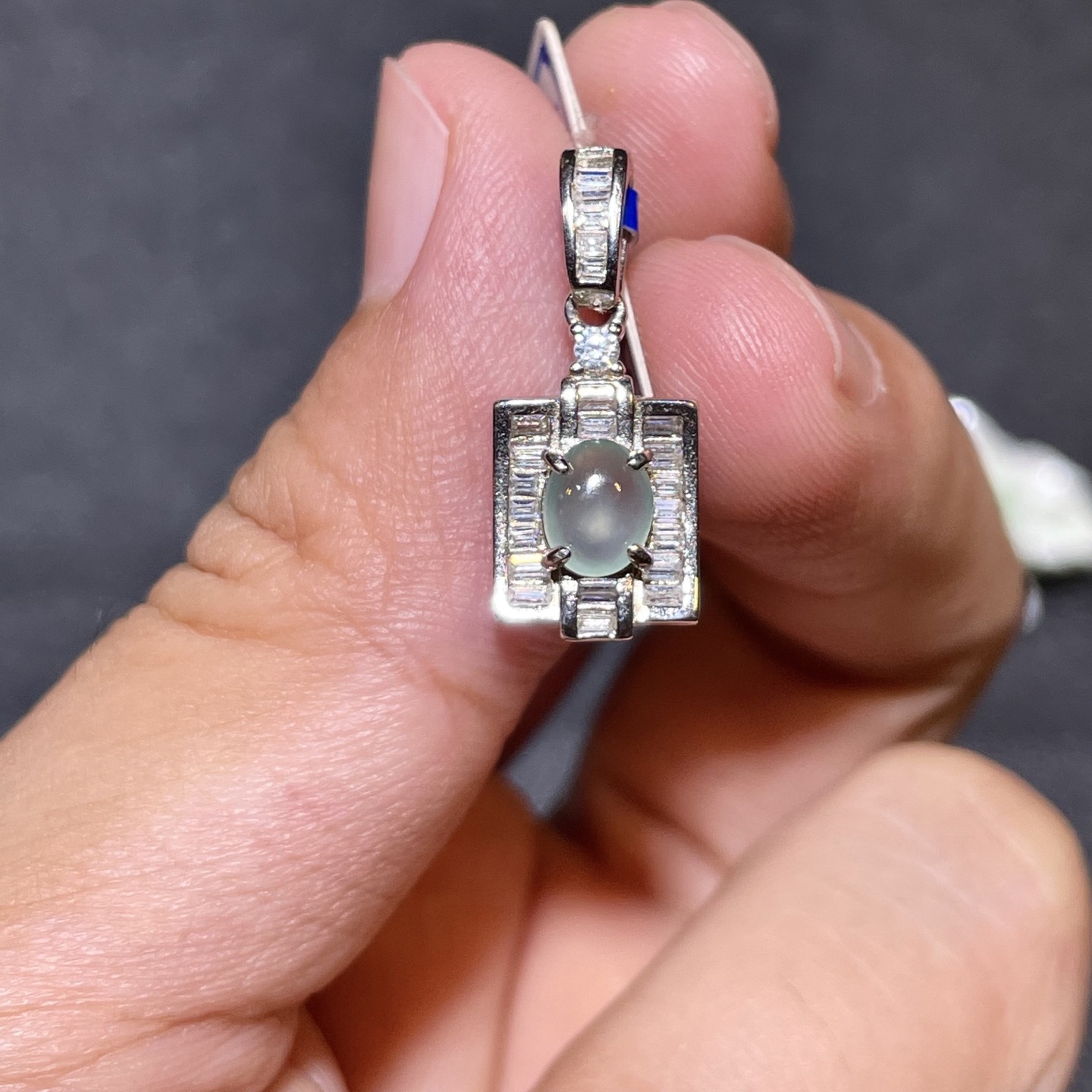 缅甸A货翡翠银镶晴水蛋面吊坠，种水好，整体尺寸22、9、4mm