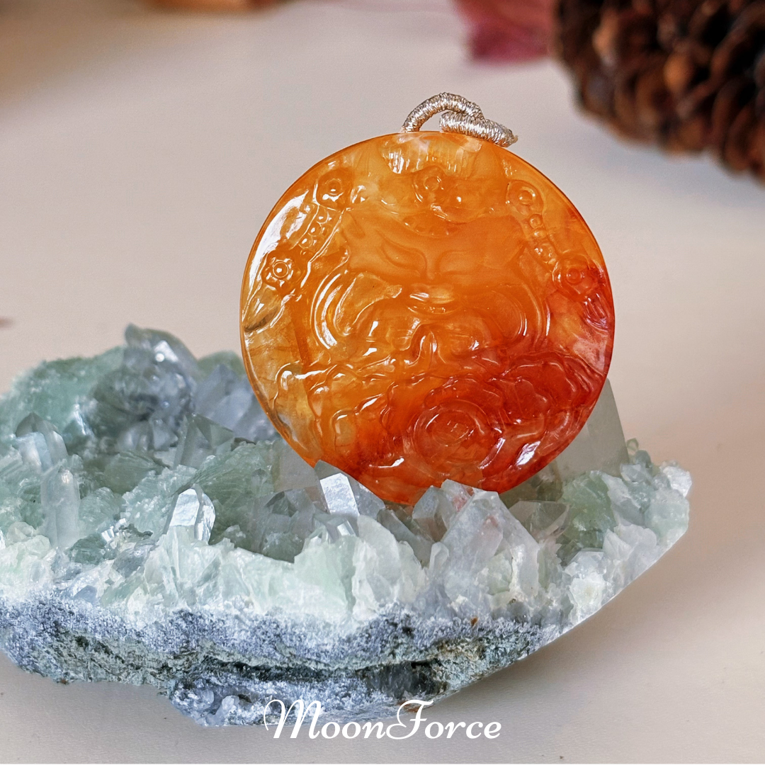 【花开富贵】天然俏色橘红胶花九尾狐吊坠红兔毛毛衣链富贵迷人眼