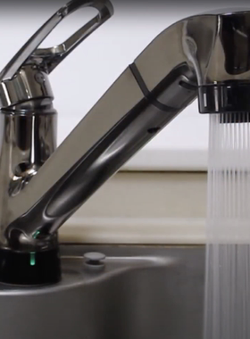 日本直邮SANEI/台面式单把混合龙头触摸式厨房节水龙头带伸缩软管