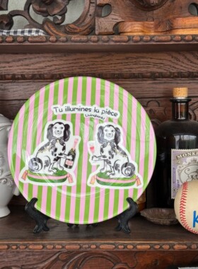 《粉绿小狗》专属生日盘子小众定制日期名字创意礼物时髦狗狗挂盘