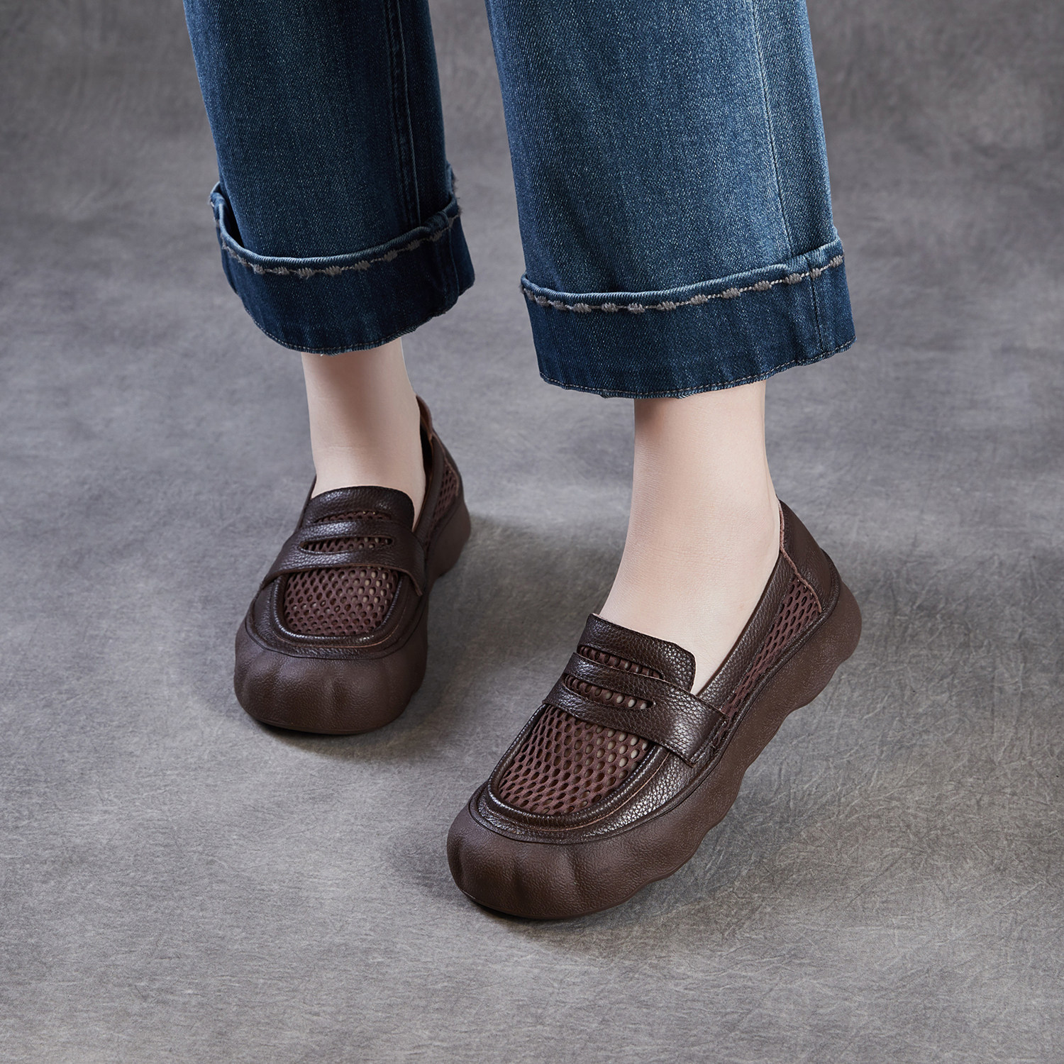 真皮复古手工牛皮百搭透气洞洞鞋网面鞋软底女休闲凉鞋镂空妈妈鞋