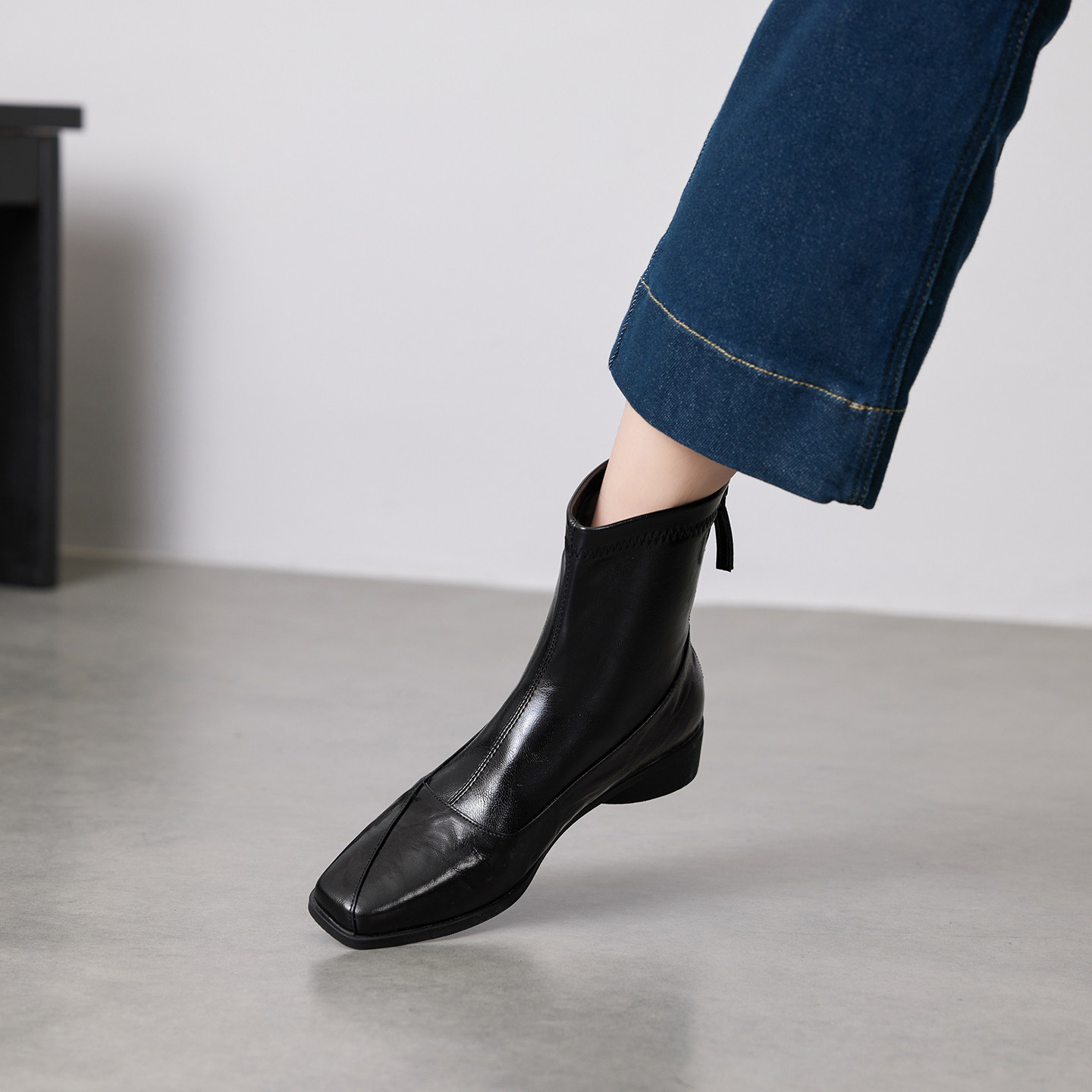 真皮气质方头后拉链软底小短靴女