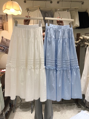 白色甜美风压褶花边大摆a字裙