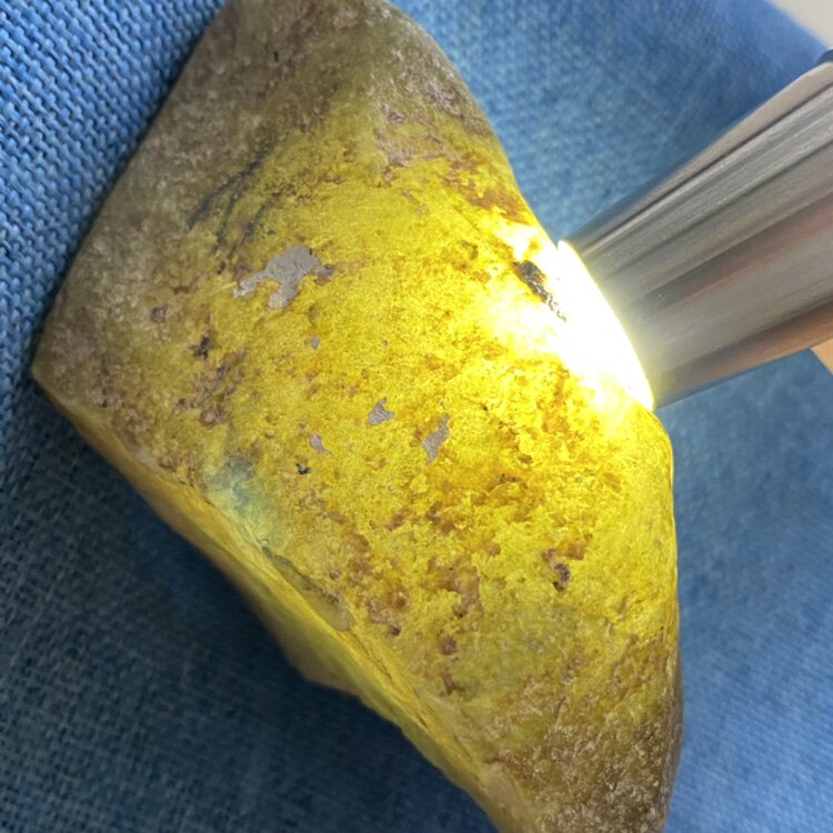 缅甸翡翠原石 老会卡 荧光通透珠宝奇石