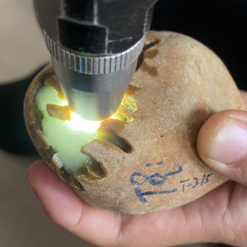 缅甸翡翠原石毛料 达摩坎  种老 荧光水足 手玩件大牌料A315