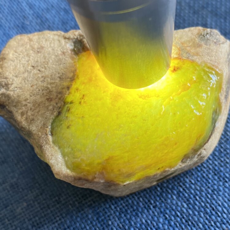 缅甸翡翠原石 达摩坎 冰底 种老 水足 荧光通透 挂件GT0252