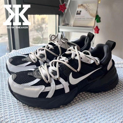 Nike耐克女跑步鞋闪电赛博朋克