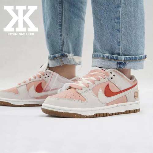球鞋定制Nike Dunk Low SE蒸汽兔年限定兔子饼干复古低帮粉白板鞋