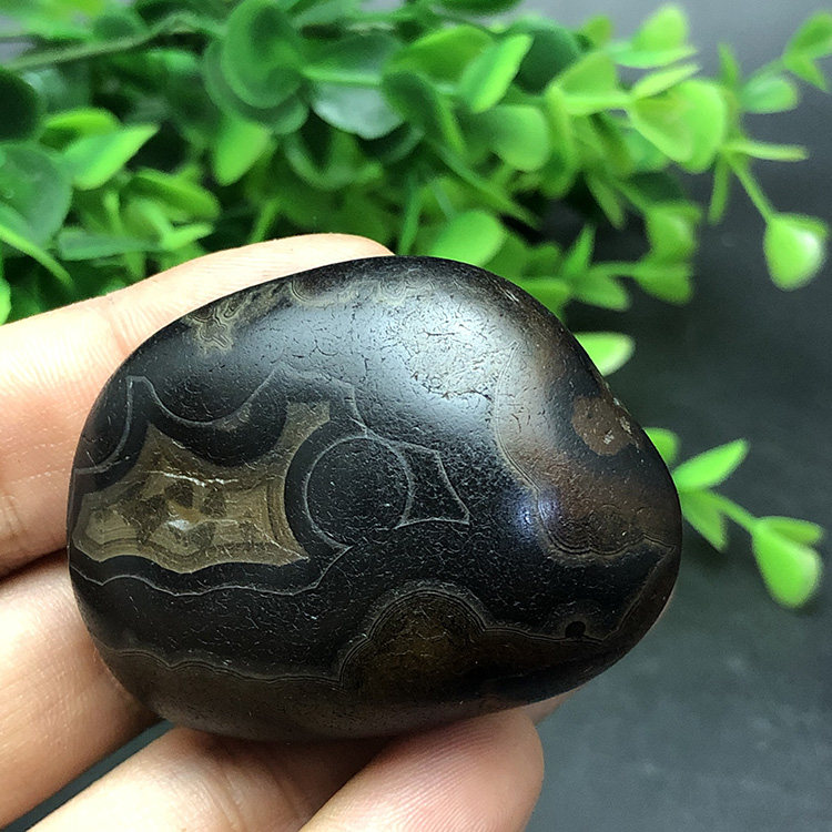 《独角仙》马达加斯加花纹籽料天然冰彩玛瑙马料原石石头手把件