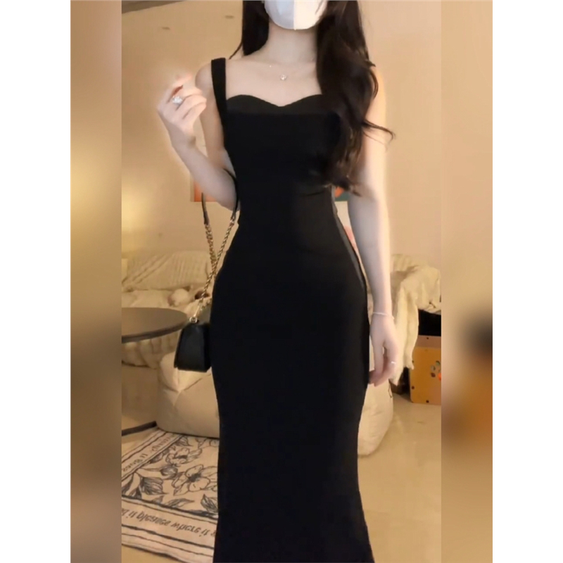 黑色法式赫本风高级感显瘦名媛气质收腰鱼尾长裙吊带连衣裙女夏季