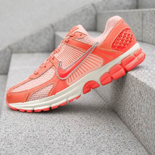 NikeZoom Vomero 5深红Tint IR1971 807女士
