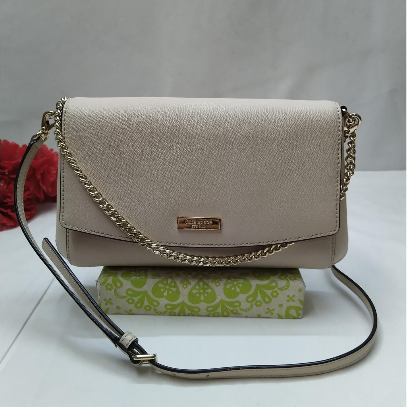 kate spade New York米色真皮链表带翻盖Closure斜挎包