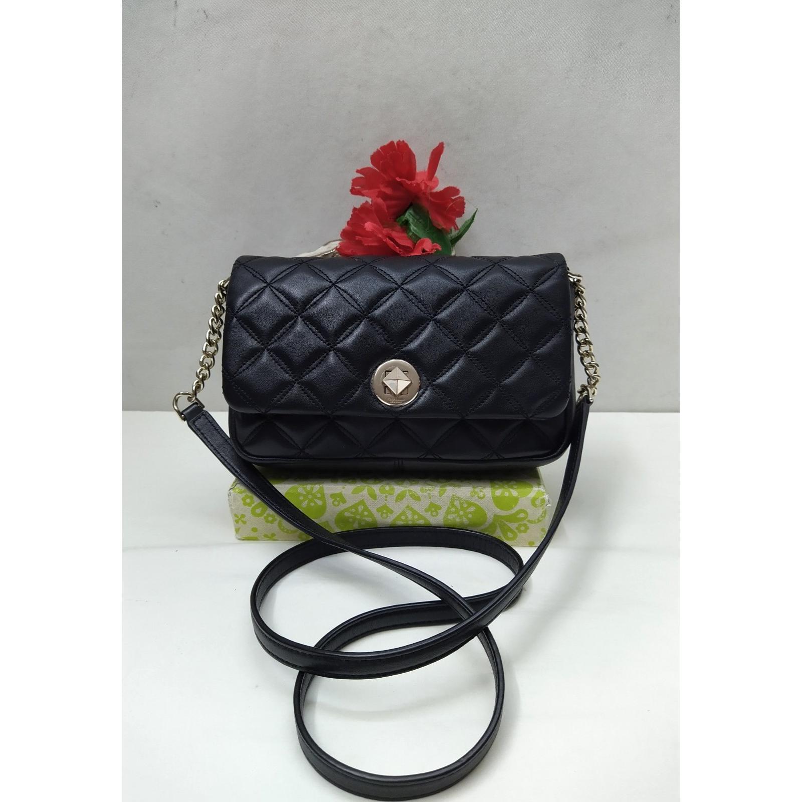 kate spade New York黑色真皮被纹Turnlock斜挎包