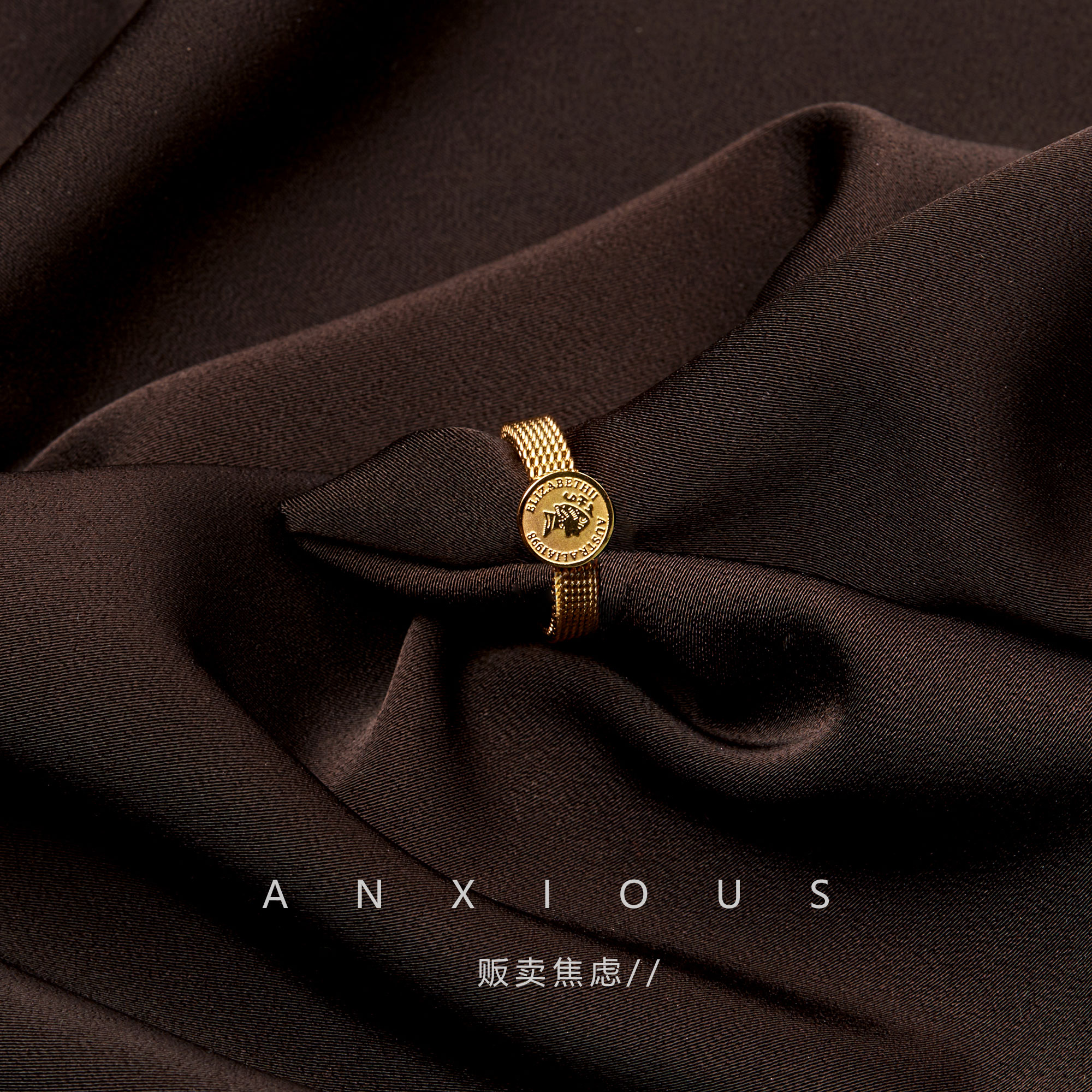 贩卖焦虑丨复古金币宽面戒指法式高级感女王头像食指戒钛钢不掉色