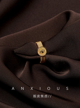 贩卖焦虑丨复古金币宽面戒指法式高级感女王头像食指戒钛钢不掉色