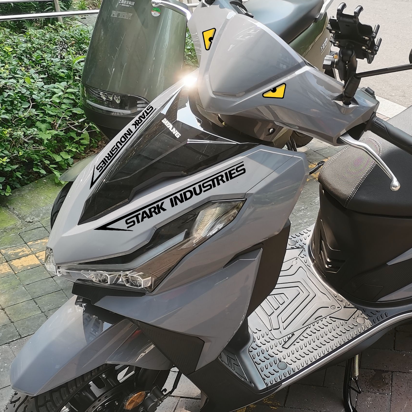 恶魔眼睛适用大阳VRS125摩托车改装饰贴纸车身反光防水贴花轮毂贴