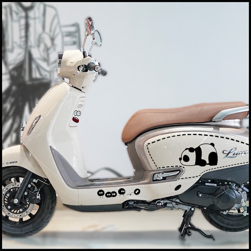 可爱熊猫贴纸适用豪爵Lumi125改装贴纸防撞贴掌门狗装饰玩偶公仔