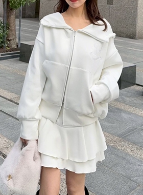 东京胖黄瓜 SNIDEL Emblem Bonded 连帽卫衣 SWCT261049